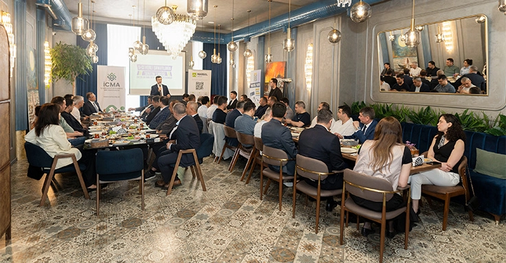 Global Management 5-ci “Yerli şirkətlərin tanıtım sərgisi”nin iştirakçıları ilə birgə işgüzar səhər yeməyində iştirak etdi
