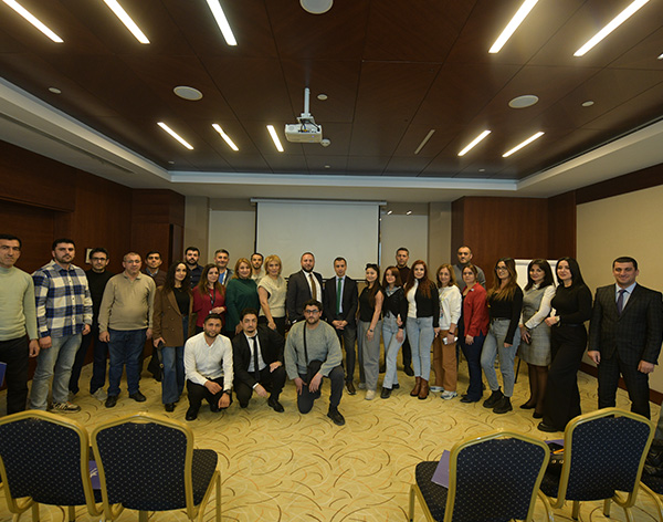 Global Management jurnalistlər üçün peşəkar təlimlər təşkil edib